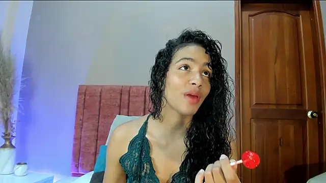 Snapshot of AntonellaHall_ chatting on 06/10/26, 12:55 AntonellaHall online show from 06/10/26, 12:55