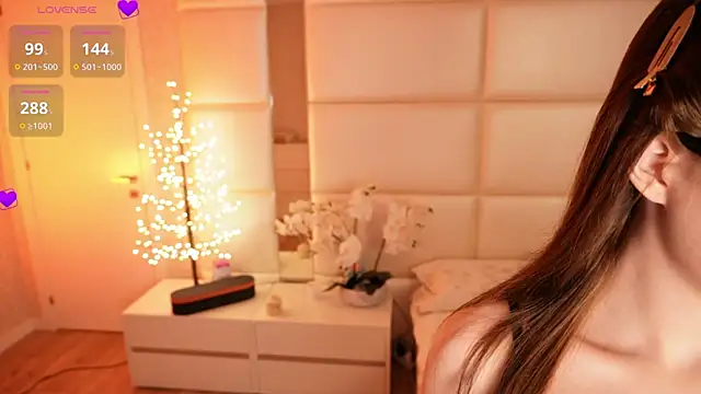 Lilly Colins online show from 04/09/26, 06:35