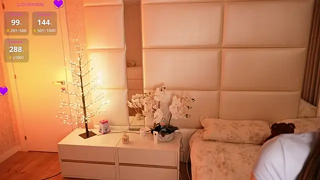 Lilly Colins online show from 04/20/26, 07:59