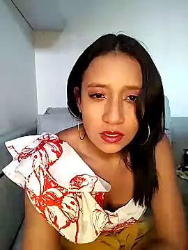 Snapshot of cami_victoria chatting on 12/12/24, 07:15 cami victoria online show from 12/12/24, 07:15
