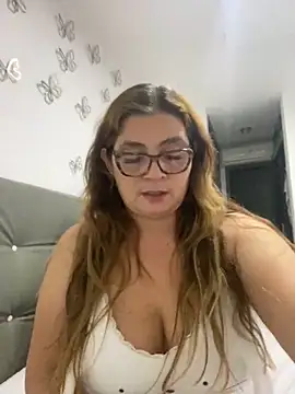 AntonellaAlondra4 online show from 03/01/25, 04:47