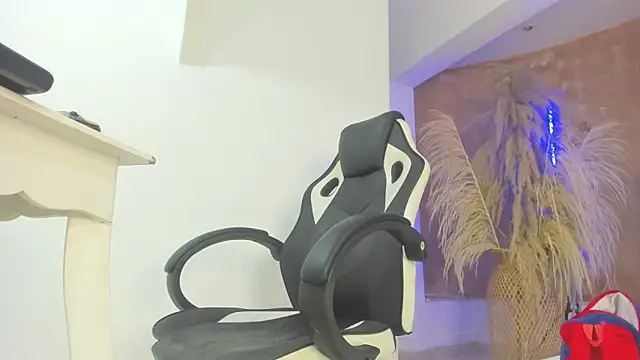 APRILL FOXX online show from 12/26/24, 12:16