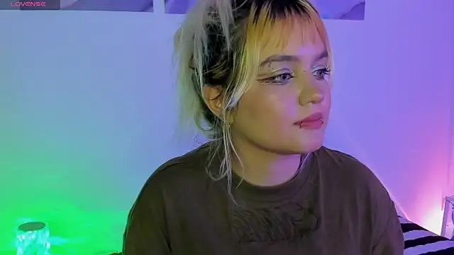 Pretty  zoe online show from 03/18/25, 11:09