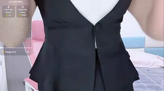 Qwi-V1 online show from 12/22/24, 10:58