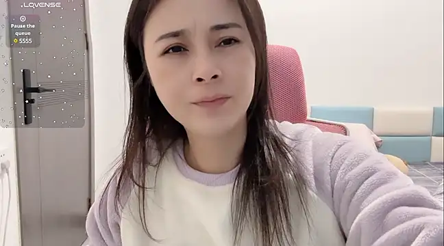 Qwi-V1 online show from 12/23/24, 12:30