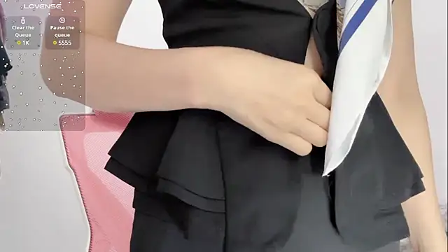 Qwi-V1 online show from 01/05/25, 11:01