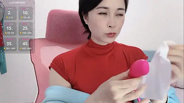 Qwi-V1 online show from 01/18/25, 11:55