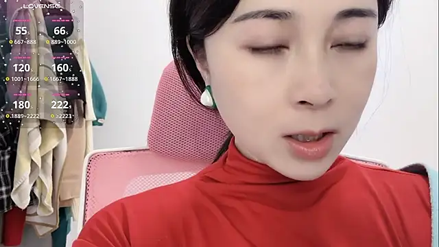 Qwi-V1 online show from 01/20/25, 11:43