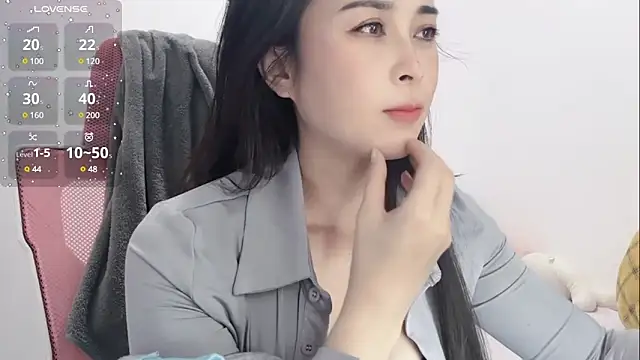 Qwi-V1 online show from 01/22/25, 11:43