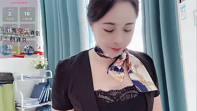 Qwi-V1 online show from 09/09/25, 02:22