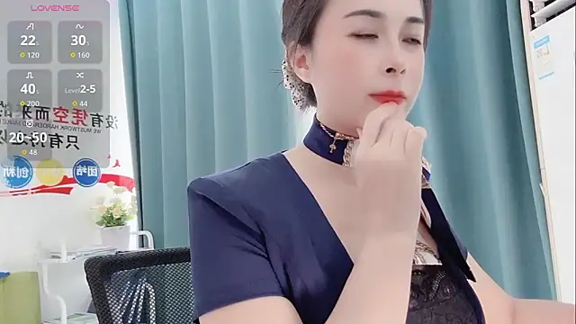 Qwi-V1 online show from 09/13/25, 08:14