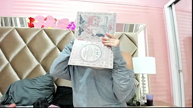 Snapshot of Aurora-Rossi chatting on 05/01/26, 02:49 Aurora-Rossi online show from 05/01/26, 02:49