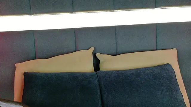 nicolle pierce online show from 10/27/25, 02:32