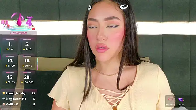 nicolle pierce online show from 11/12/25, 01:55