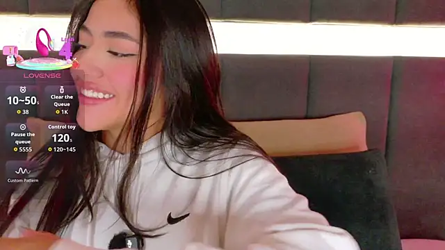 nicolle pierce online show from 11/17/25, 01:28