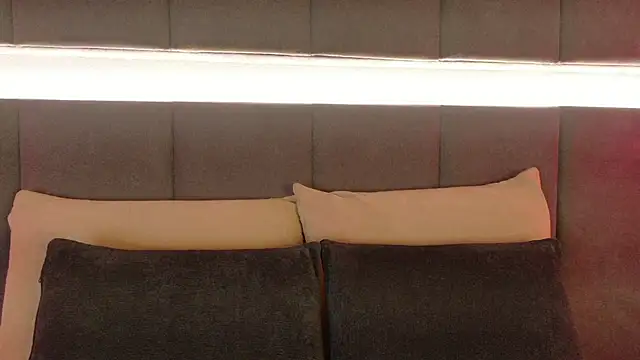 nicolle pierce online show from 11/24/25, 01:44