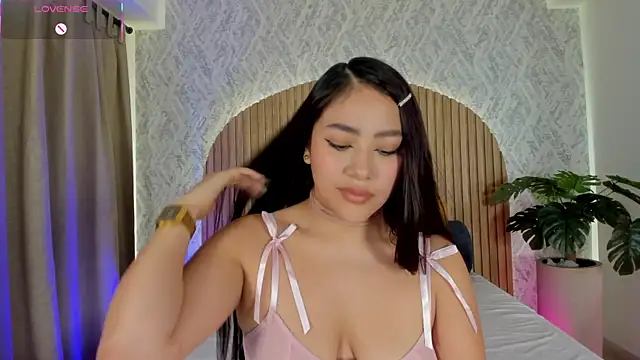 Snapshot of nicolle_pierce chatting on 06/09/26, 10:38 nicolle pierce online show from 06/09/26, 10:38