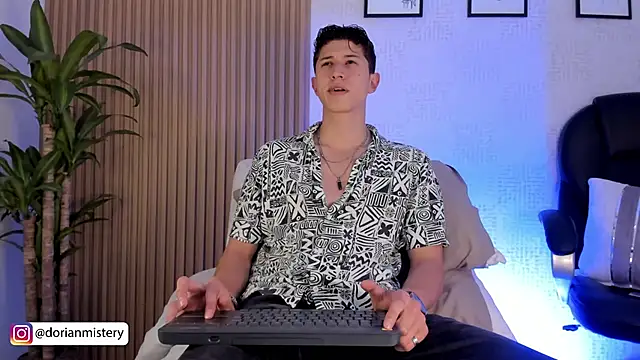 Dorianmistery2322  online show from 09/15/25, 12:43