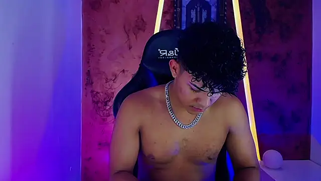 jamescurli  online show from 02/03/25, 04:57