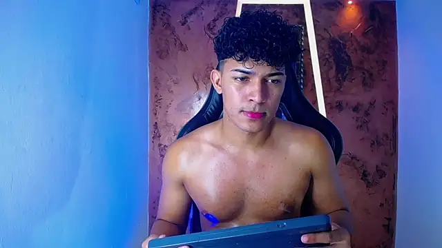 jamescurli  online show from 02/24/25, 07:44