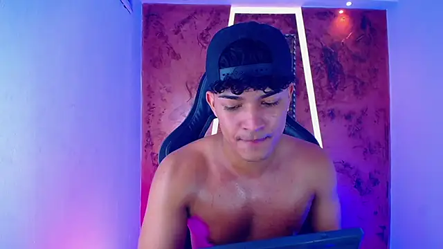 jamescurli  online show from 02/25/25, 10:26