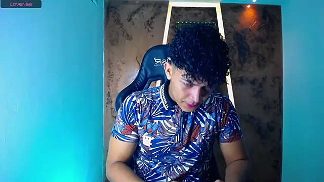 jamescurli  online show from 03/17/25, 05:01