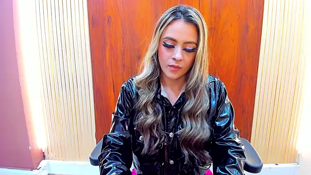 miacarperr1 online show from 02/28/25, 12:43