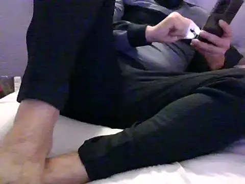 Snapshot of bilbi06 chatting on 12/27/24, 04:21 bilbi06 online show from 12/27/24, 04:21