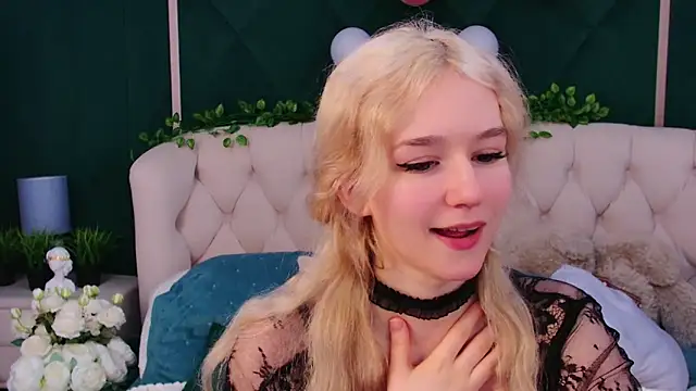 NaomiLoys online show from 02/16/25, 08:11