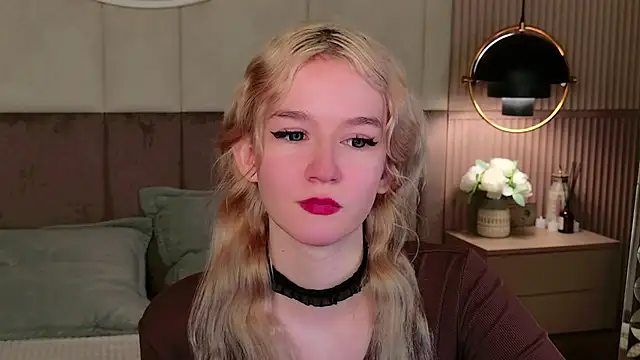 NaomiLoys online show from 02/25/25, 08:41