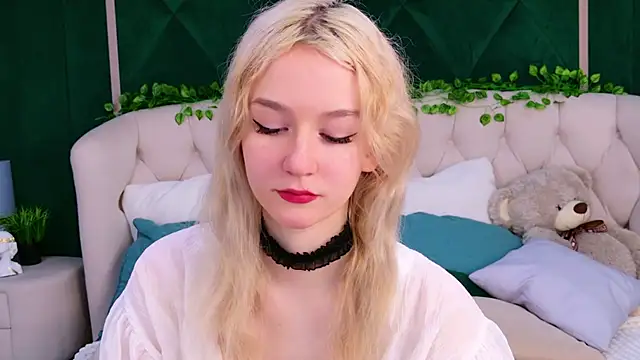 NaomiLoys online show from 03/06/25, 08:48