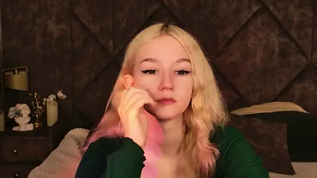 NaomiLoys online show from 11/10/25, 10:36