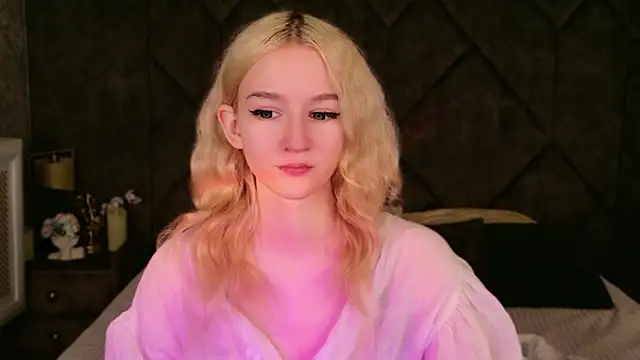 NaomiLoys online show from 11/14/25, 10:58