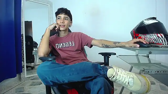 Snapshot of Zacktk7 chatting on 12/02/24, 11:07 Zacktk7 online show from 12/02/24, 11:07