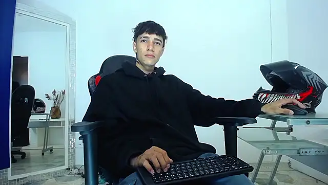 Snapshot of Zacktk7 chatting on 12/03/24, 11:13 Zacktk7 online show from 12/03/24, 11:13