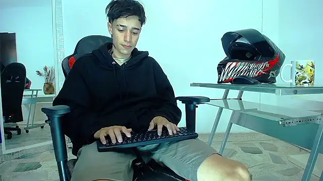 Snapshot of Zacktk7 chatting on 12/04/24, 11:13 Zacktk7 online show from 12/04/24, 11:13