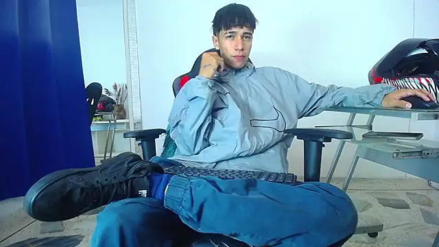 Snapshot of Zacktk7 chatting on 12/06/24, 11:14 Zacktk7 online show from 12/06/24, 11:14