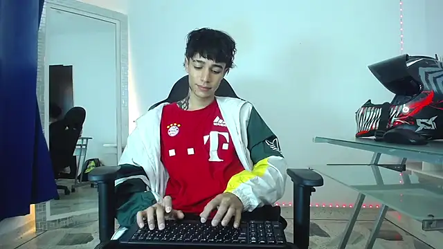 Snapshot of Zacktk7 chatting on 12/11/24, 11:10 Zacktk7 online show from 12/11/24, 11:10