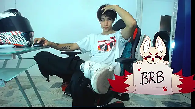 Snapshot of Zacktk7 chatting on 12/14/24, 02:23 Zacktk7 online show from 12/14/24, 02:23