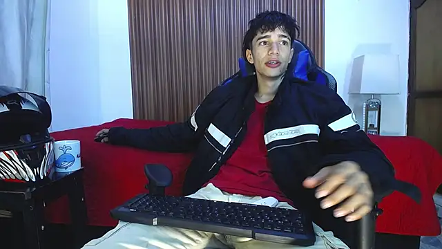 Snapshot of Zacktk7 chatting on 12/14/24, 02:10 Zacktk7 online show from 12/14/24, 02:10