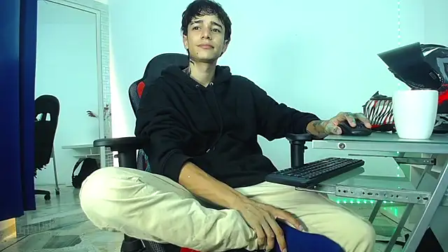 Snapshot of Zacktk7 chatting on 12/16/24, 11:39 Zacktk7 online show from 12/16/24, 11:39