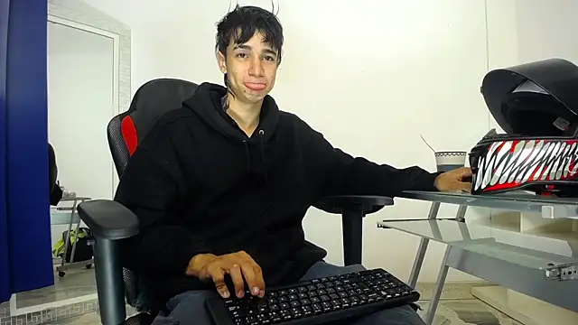 Snapshot of Zacktk7 chatting on 12/19/24, 11:03 Zacktk7 online show from 12/19/24, 11:03