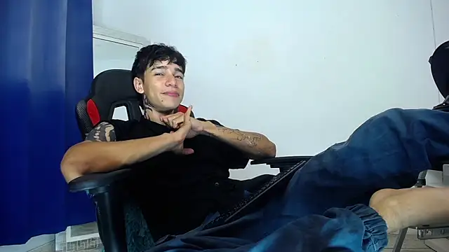 Snapshot of Zacktk7 chatting on 12/20/24, 02:08 Zacktk7 online show from 12/20/24, 02:08