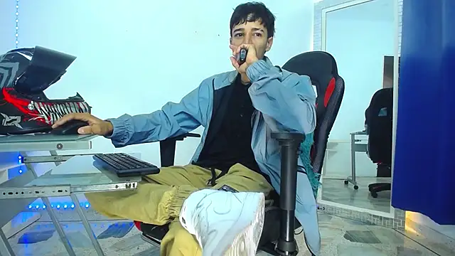 Snapshot of Zacktk7 chatting on 12/30/24, 11:17 Zacktk7 online show from 12/30/24, 11:17