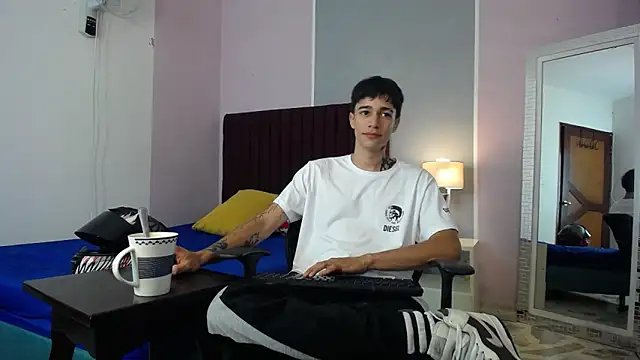 Snapshot of Zacktk7 chatting on 01/02/25, 04:30 Zacktk7 online show from 01/02/25, 04:30