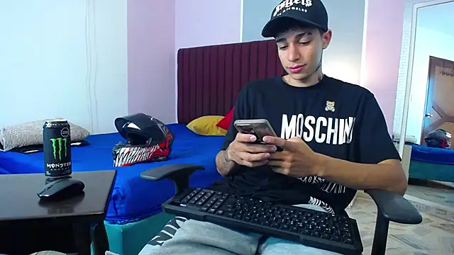 Snapshot of Zacktk7 chatting on 01/03/25, 09:05 Zacktk7 online show from 01/03/25, 09:05