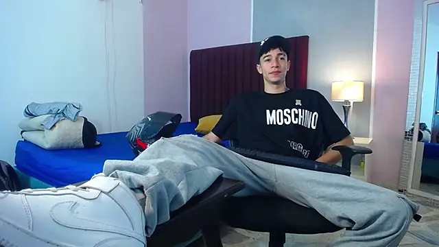 Snapshot of Zacktk7 chatting on 01/04/25, 04:00 Zacktk7 online show from 01/04/25, 04:00