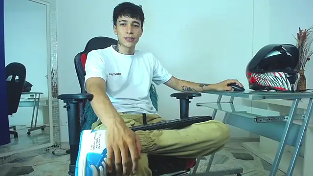 Snapshot of Zacktk7 chatting on 01/06/25, 09:00 Zacktk7 online show from 01/06/25, 09:00