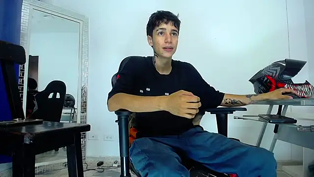 Snapshot of Zacktk7 chatting on 01/08/25, 09:23 Zacktk7 online show from 01/08/25, 09:23