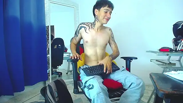 Snapshot of Zacktk7 chatting on 01/09/25, 11:56 Zacktk7 online show from 01/09/25, 11:56